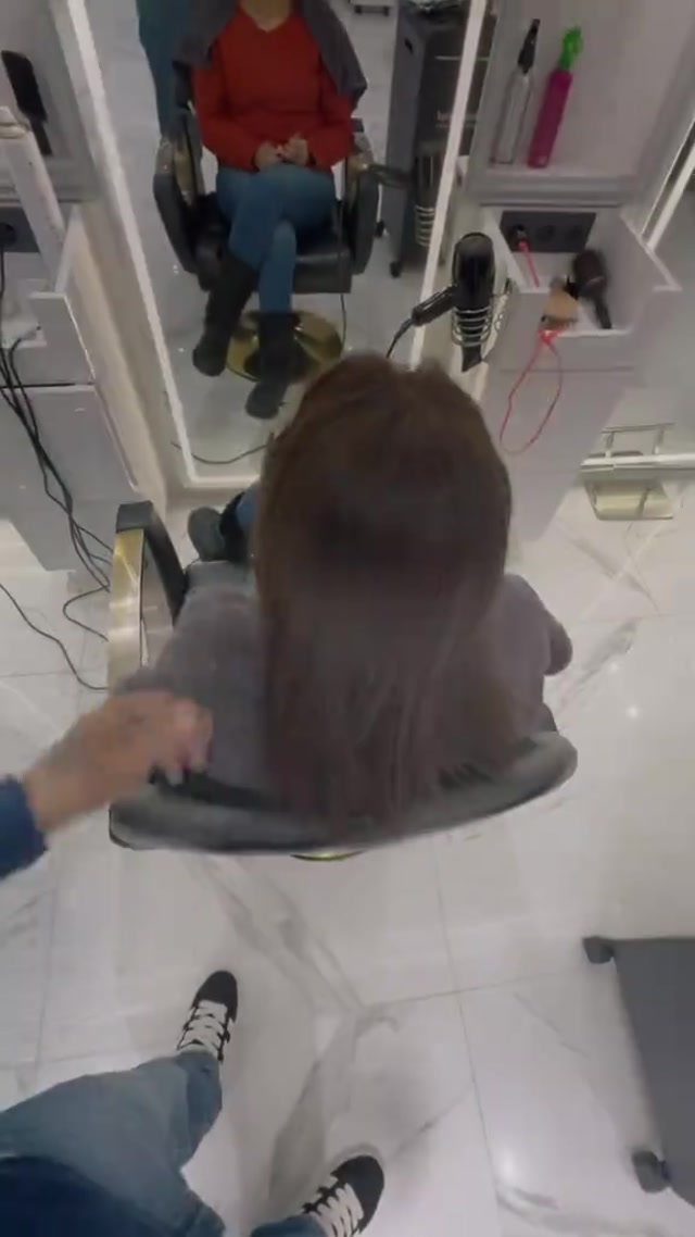 📲 Prenez rendez-vous et révélez la beauté naturelle de vos cheveux !